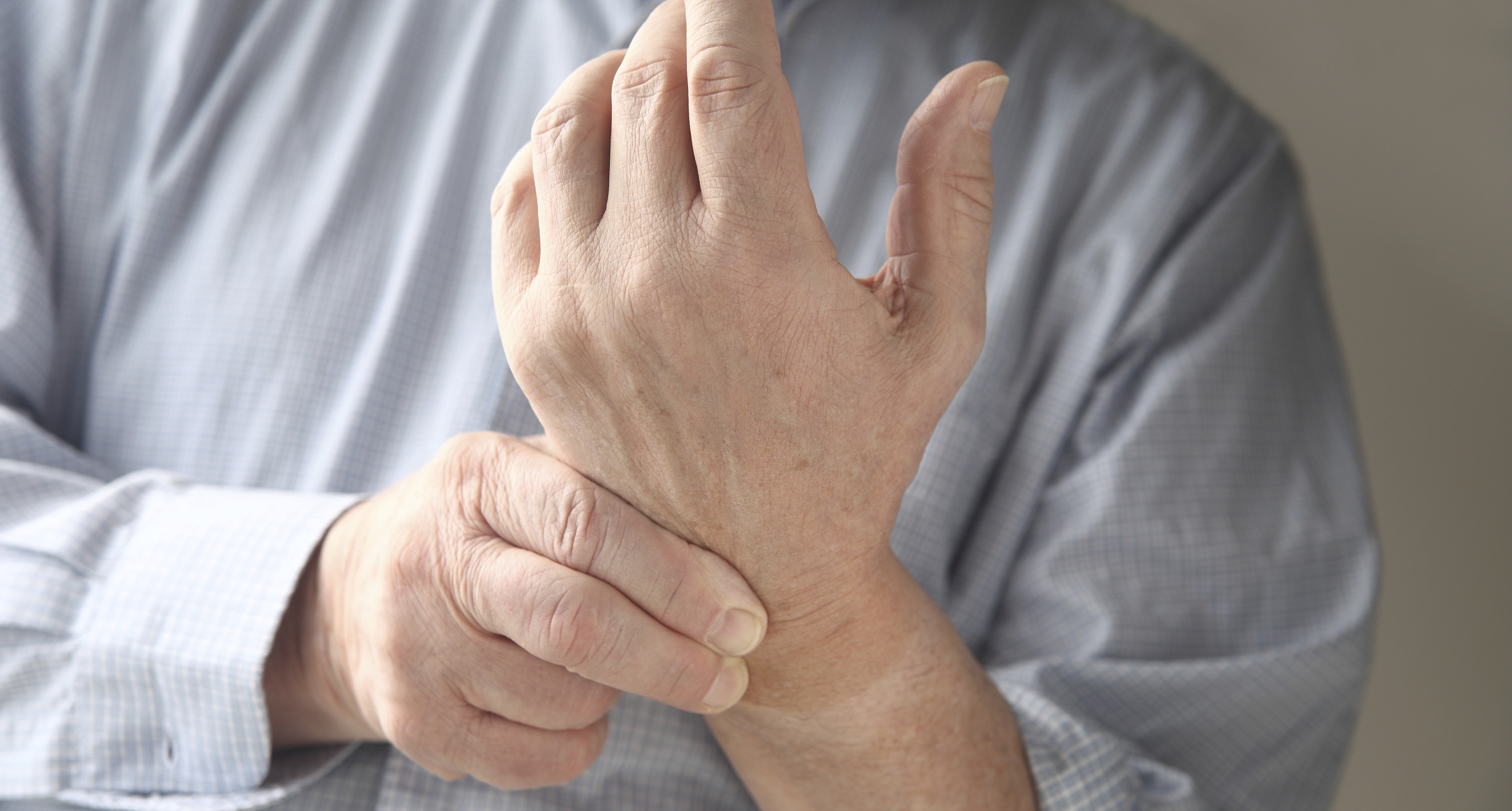 Болят суставы рук и ног: что делать, причины и лечение ноющей боли